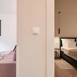 Elly Apartment