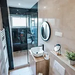 Elly Apartment