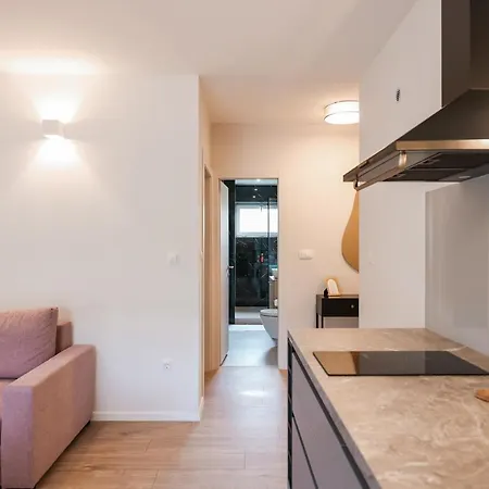 Elly Apartment