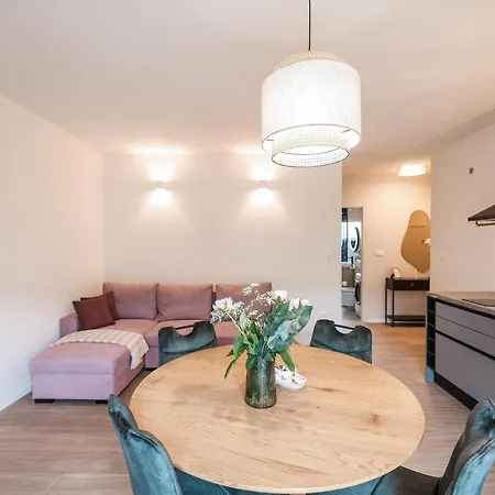 Elly Apartment *